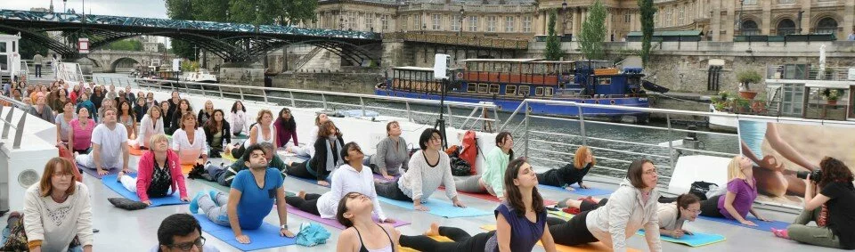 International-Yoga-Day-Celebrated-at- Bateaux-Mouch- boat2
